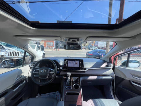 2022 Toyota Sienna XLE 7-Passenger