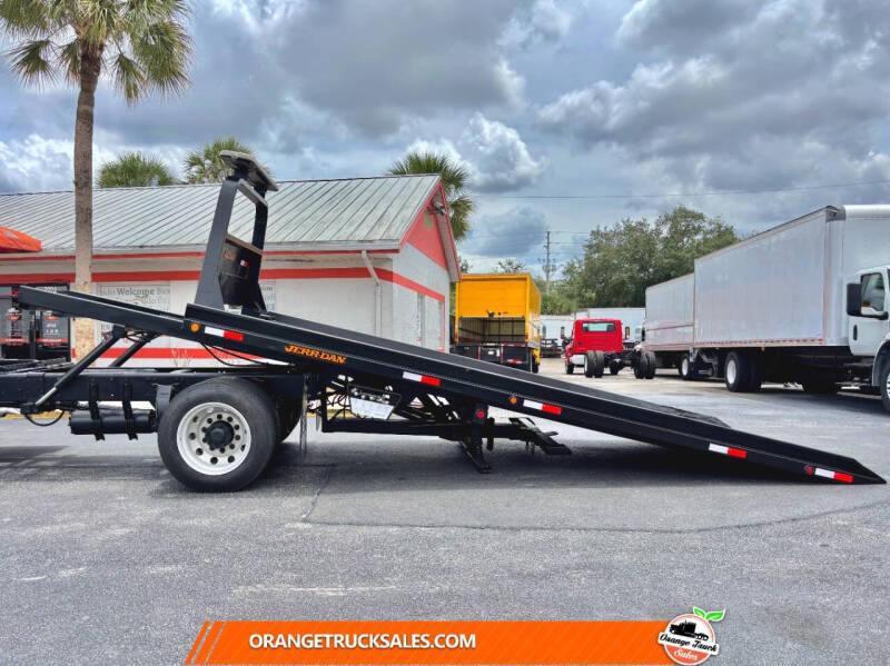2018 Freightliner M2 106