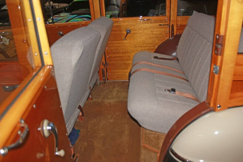 1948 Ford Super Deluxe