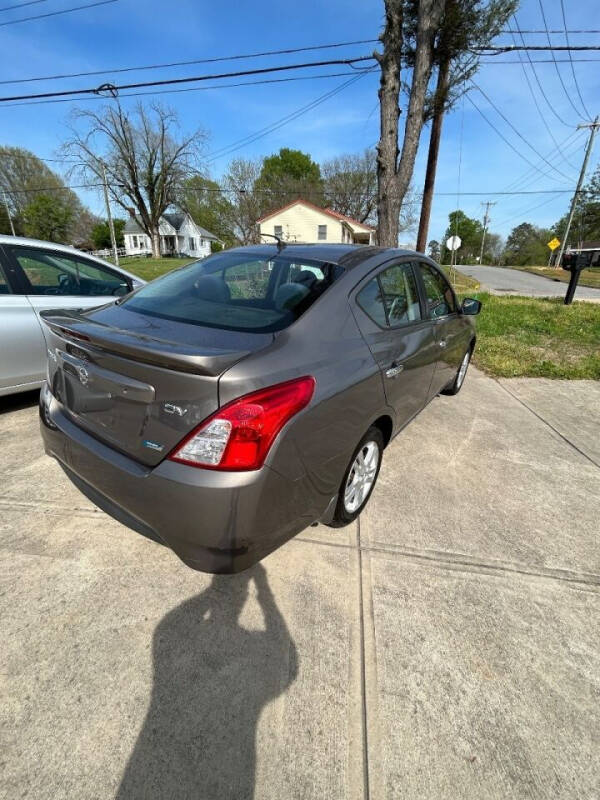 2015 Nissan Versa Sedan SV photo 4