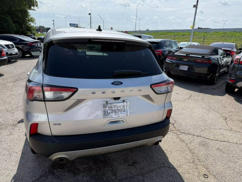 2020 Ford Escape SE