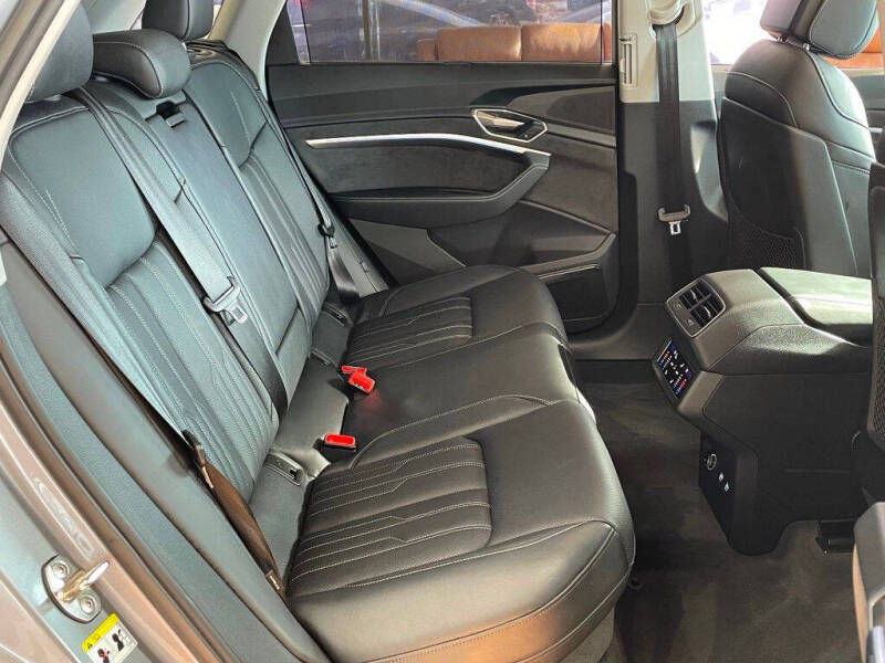 2019 Audi e-tron quattro Prestige