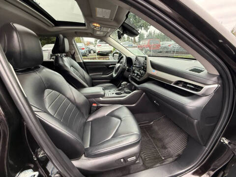 2022 Toyota Highlander Hybrid XLE