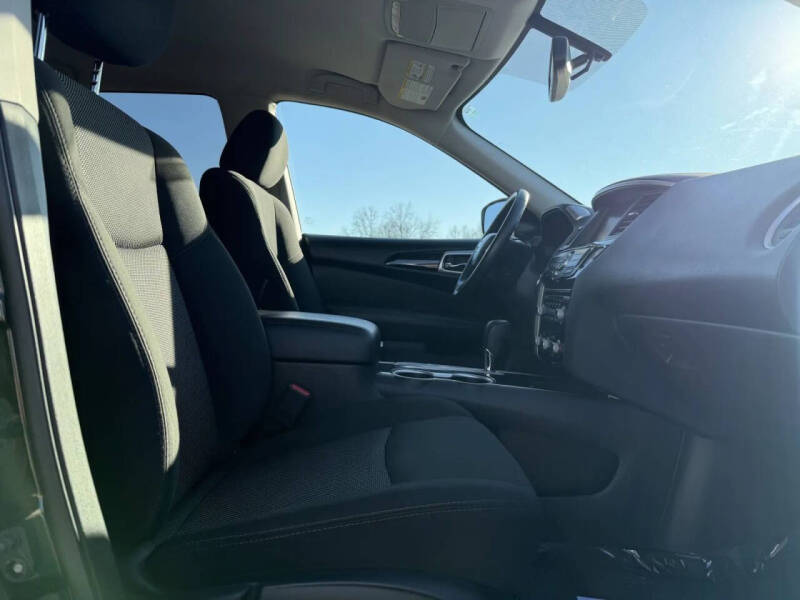 2020 Nissan Pathfinder SV