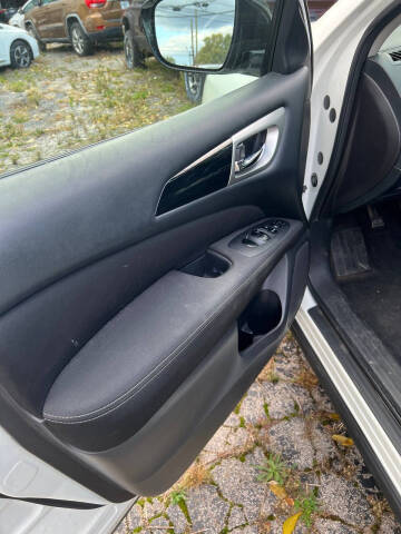 2017 Nissan Pathfinder SL