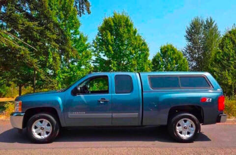 2013 Chevrolet Silverado 1500 for sale at CLEAR CHOICE AUTOMOTIVE in Milwaukie OR