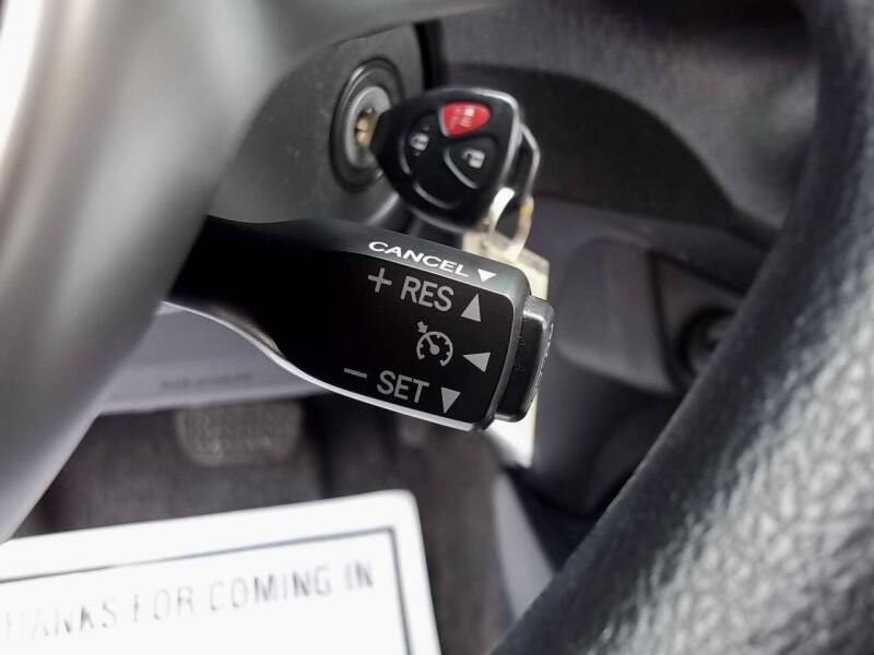 2014 Toyota Yaris 5-Door LE