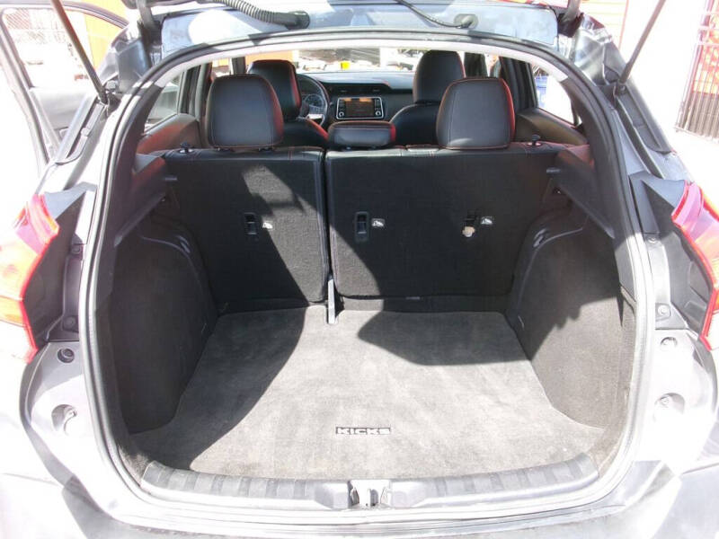 2020 Nissan Kicks SR