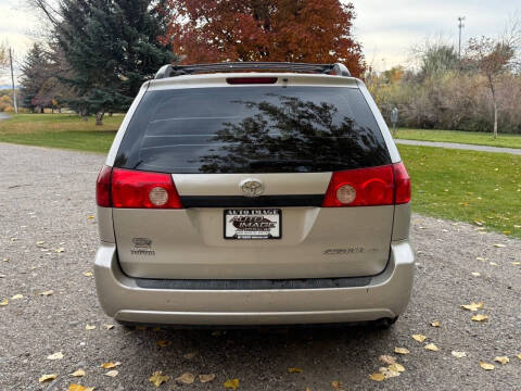 2010 Toyota Sienna LE 7-Passenger