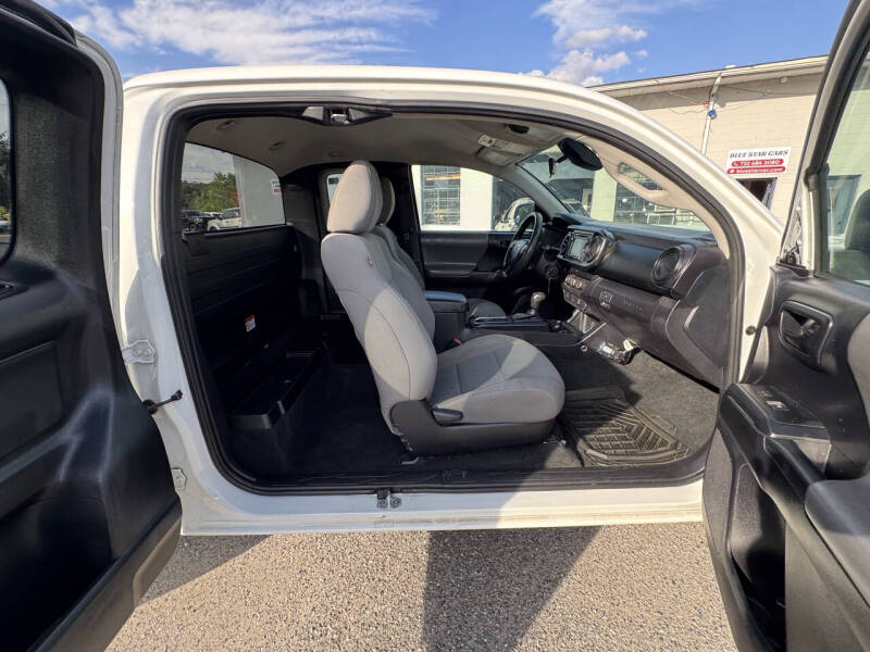 2019 Toyota Tacoma SR