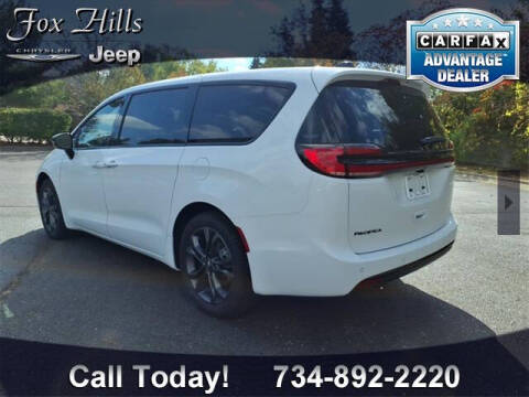 2026 Chrysler Pacifica Select