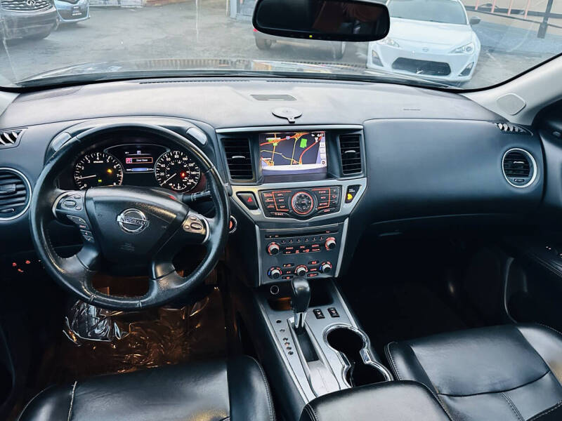 2017 Nissan Pathfinder SL