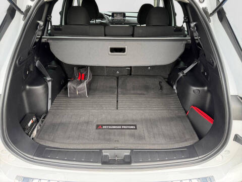 2022 Mitsubishi Outlander ES