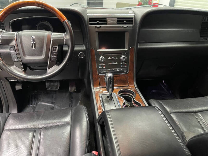 2016 Lincoln Navigator Select