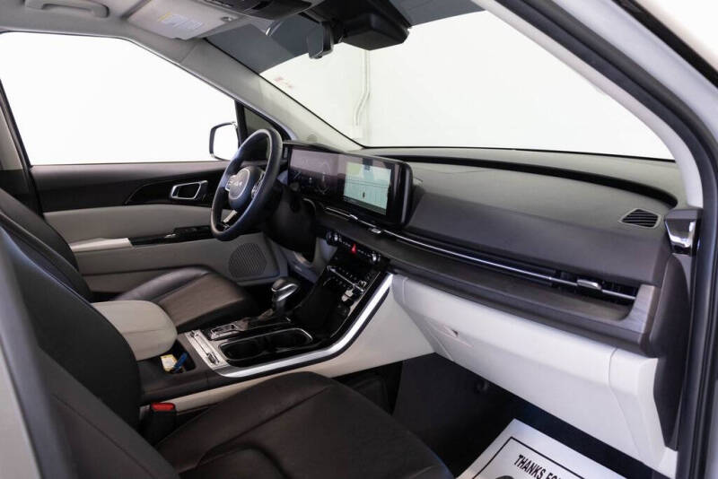 2024 Kia Carnival SX