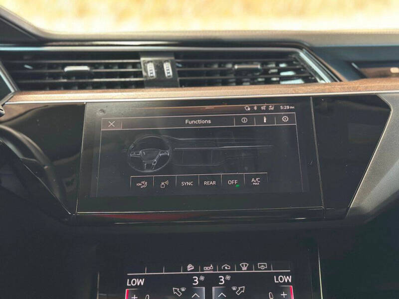 2019 Audi e-tron quattro Prestige