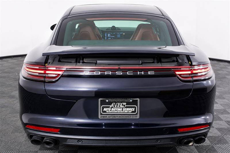 2018 Porsche Panamera 4