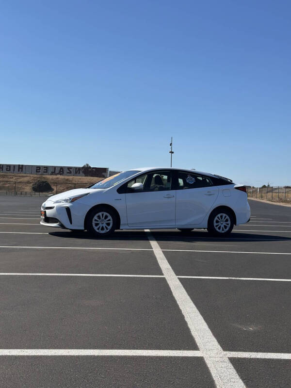 2022 Toyota Prius LE