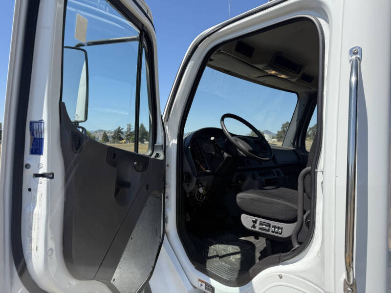 2015 Freightliner M2 106