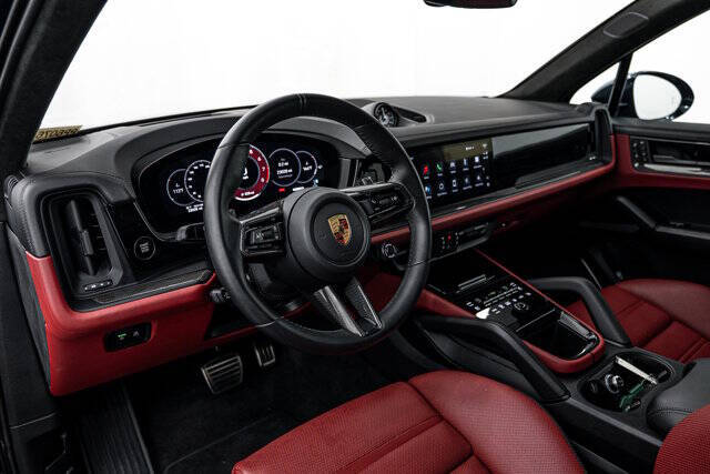 2025 Porsche Cayenne GTS