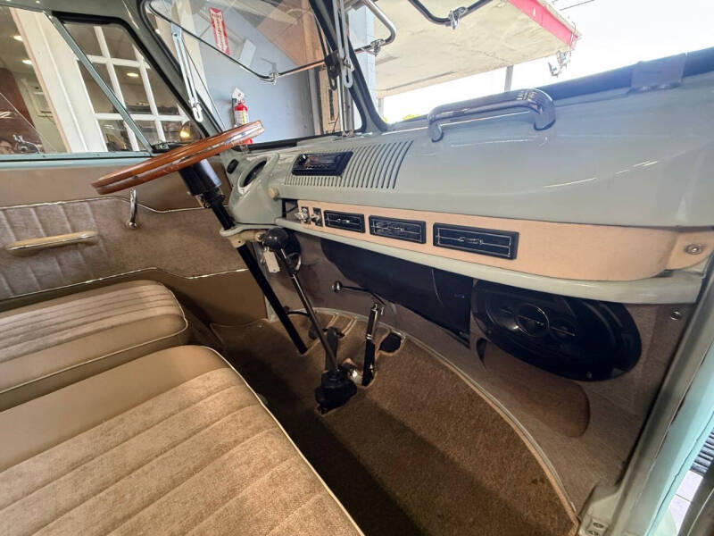 1972 Volkswagen Bus