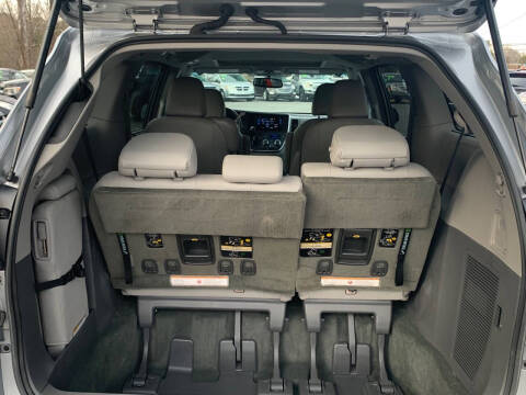 2016 Toyota Sienna XLE 7-Passenger Auto Access Seat