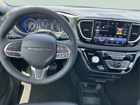 2027 Chrysler Pacifica LX