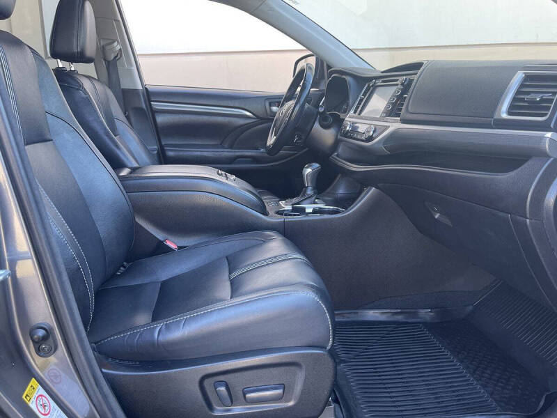 2018 Toyota Highlander SE