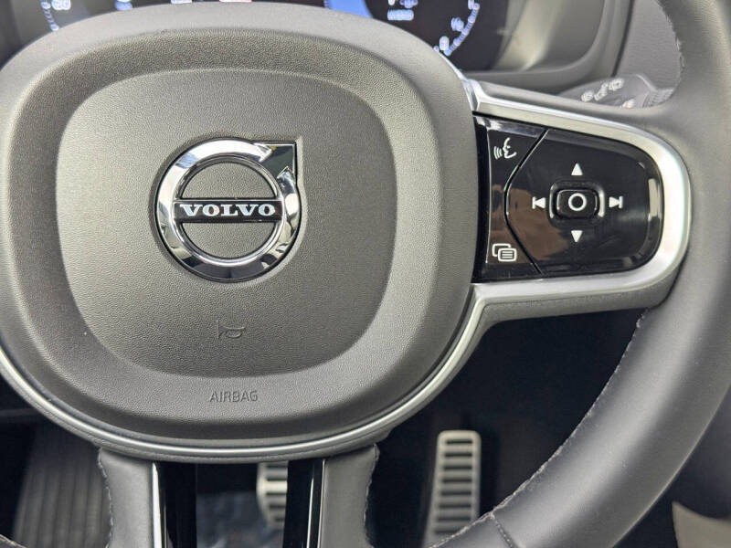 2022 Volvo XC90 Recharge T8 R-Design