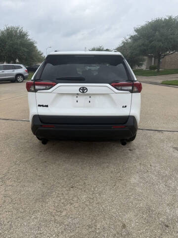 2021 Toyota RAV4 LE