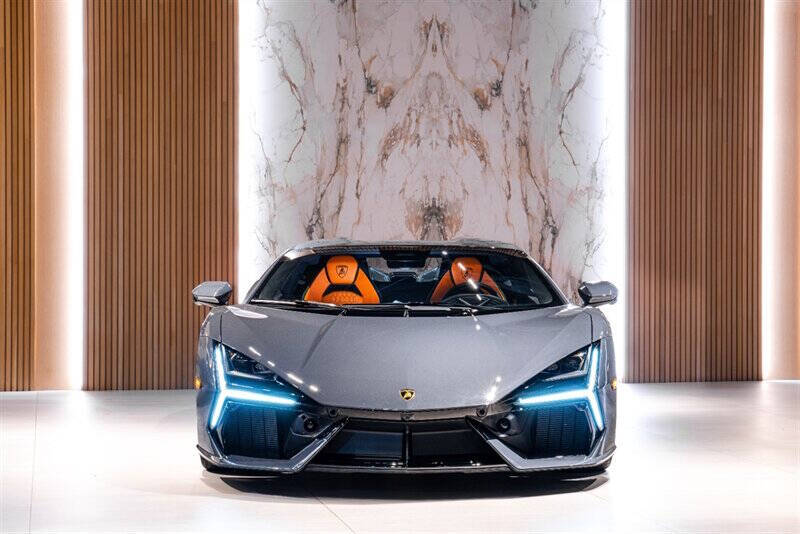 2024 Lamborghini Revuelto