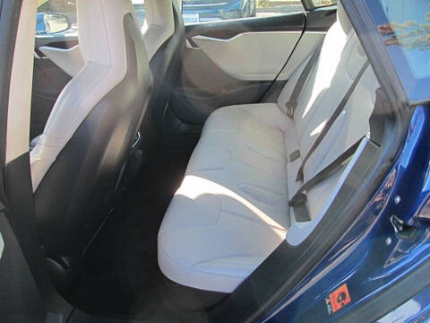 2015 Tesla Model S 90D