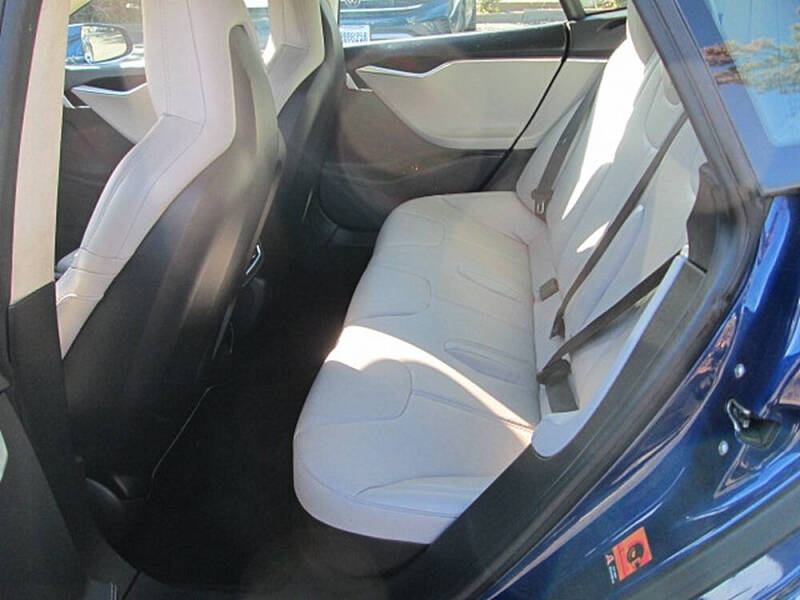 2015 Tesla Model S 90D