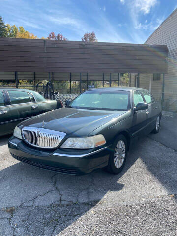 2003 Lincoln Town Car for sale at TENNESSEE VALLEY AUTO SALES in Elizabethton TN