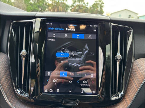 2023 Volvo XC60 B5 Plus Bright Theme