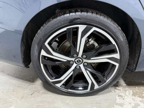 2024 Volvo S60 B5 Plus Dark Theme