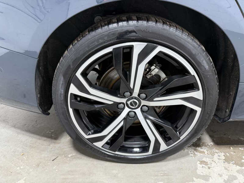 2024 Volvo S60 B5 Plus Dark Theme