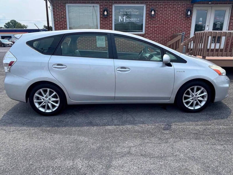 2013 Toyota Prius v Five