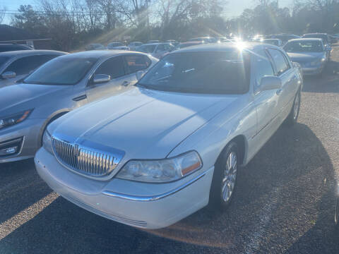2005 Lincoln Town Car for sale at 2nd Chance Auto Sales in Montgomery AL