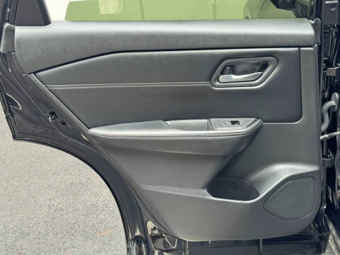 2024 Nissan Rogue SL