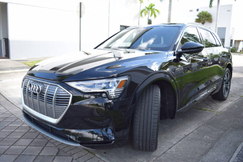 2022 Audi e-tron quattro Premium