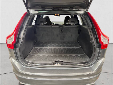 2017 Volvo XC60 T6 R-Design