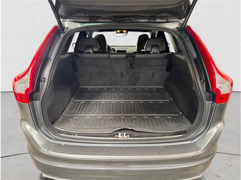 2017 Volvo XC60 T6 R-Design