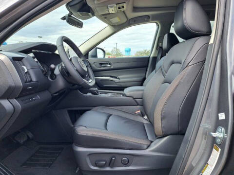 2024 Nissan Pathfinder SL