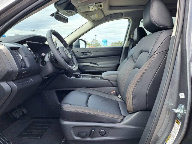 2024 Nissan Pathfinder SL