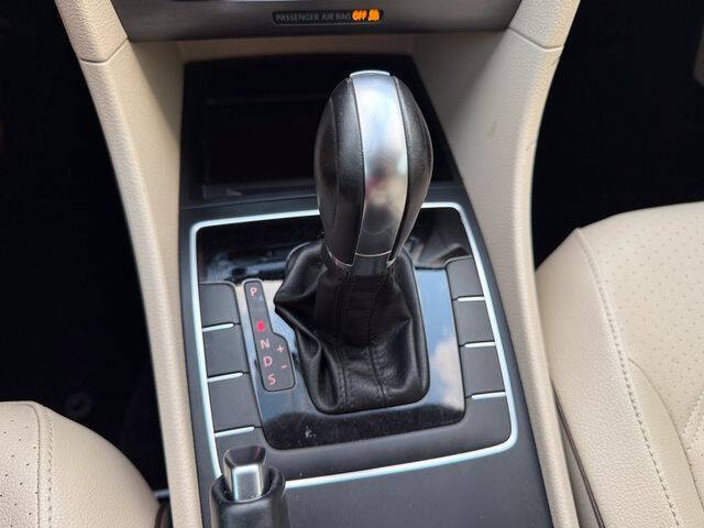 2017 Volkswagen Passat 1.8T R-Line