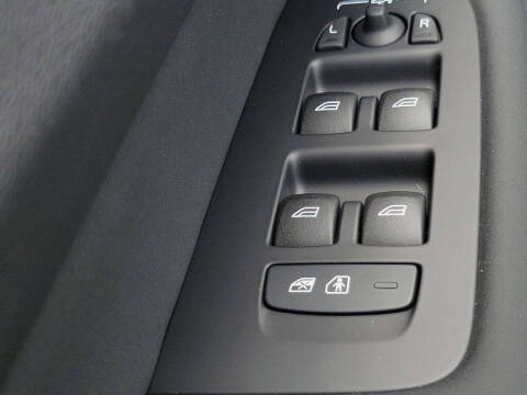 2026 Volvo XC60 B5 Core