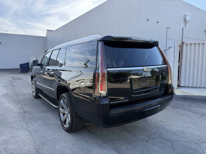 2017 Cadillac Escalade ESV Luxury