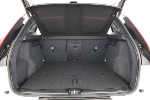 2022 Volvo XC40 T5 R-Design