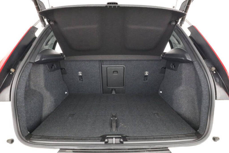 2022 Volvo XC40 T5 R-Design